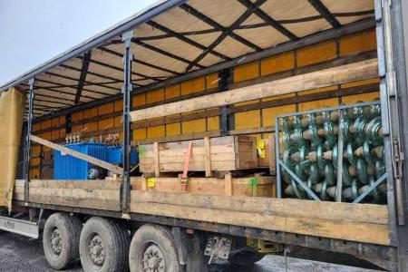 Енергетики Чернігівщини отримали 250 тонн обладнання для відновлювальних робіт