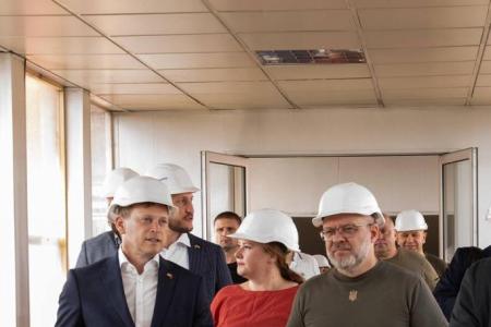 Приклад оскаженілої впертості ворога: міністри енергетики України та Великої Британії відвідали один з пошкоджених енергооб’єктів
