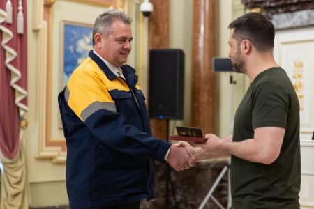 Президент України Володимир Зеленський привітав працівників нафтової, газової та нафтопереробної промисловості України з професійним святом