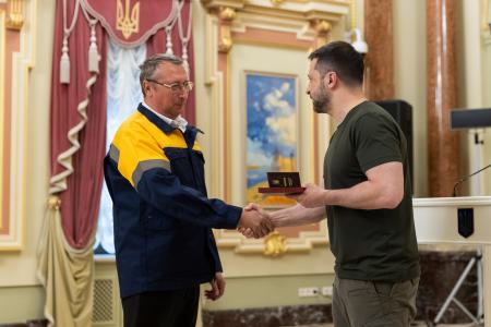 Президент України Володимир Зеленський привітав працівників нафтової, газової та нафтопереробної промисловості України з професійним святом