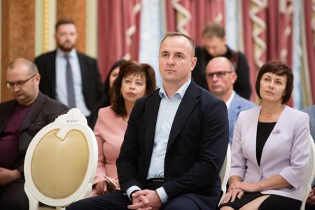 Президент України Володимир Зеленський привітав працівників нафтової, газової та нафтопереробної промисловості України з професійним святом