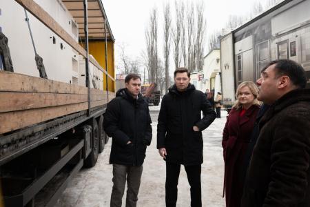 Азербайджан передав 11 генераторів для закладів медичної і соціальної інфраструктури Києва