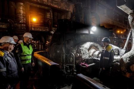 Денис Шмигаль відзначив енергетиків за аварійно-відновлювальні роботи після російських атак