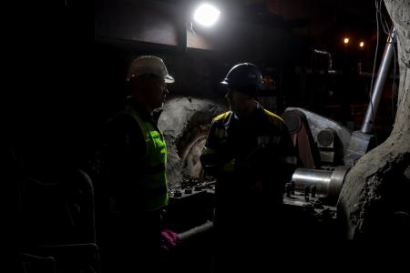 Денис Шмигаль відзначив енергетиків за аварійно-відновлювальні роботи після російських атак