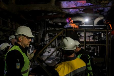 Денис Шмигаль відзначив енергетиків за аварійно-відновлювальні роботи після російських атак