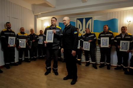 Денис Шмигаль відзначив енергетиків за аварійно-відновлювальні роботи після російських атак