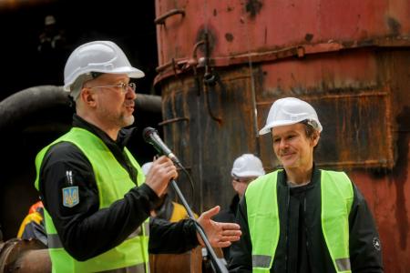 Денис Шмигаль відзначив енергетиків за аварійно-відновлювальні роботи після російських атак