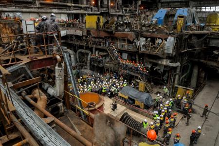 Денис Шмигаль відзначив енергетиків за аварійно-відновлювальні роботи після російських атак