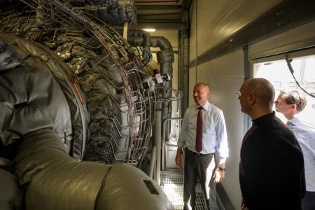 Денис Шмигаль та генеральний директор Siemens Energy відвідали один з енергетичних об’єктів у Києві