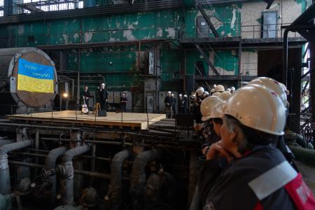 Денис Шмигаль відвідав енергетичний об’єкт на Київщині та подякував працівникам галузі