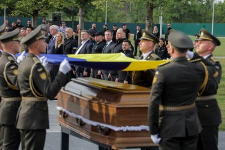 Денис Шмигаль взяв участь у церемонії перепоховання полковника Євгена Коновальця