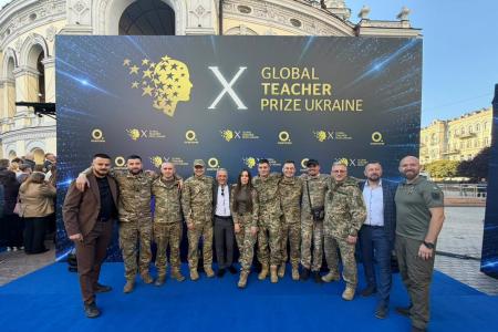 Денис Шмигаль відзначив номінантів на переможця Global Teacher Prize Ukraine відомчими нагородами