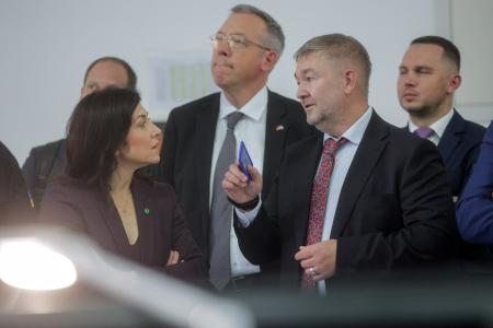 Денис Шмигаль та Федеральна міністерка економіки та енергетики Німеччини Катеріна Райхе відвідали енергооб’єкт