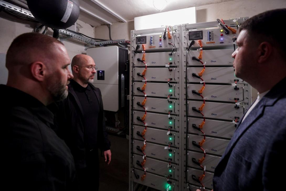 Денис Шмигаль на Харківщині відвідав лікарню, де встановлено СЕС у межах проєкту «Промінь надії»