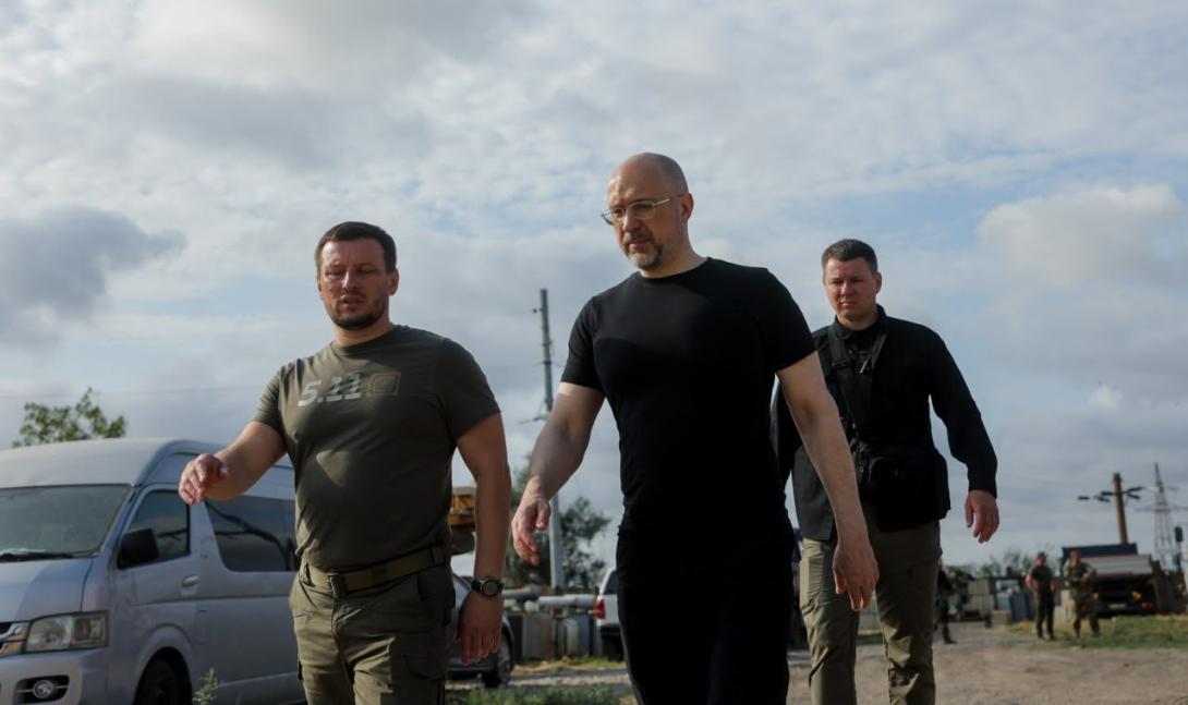 Денис Шмигаль ознайомився з перебігом робіт із захисту та відновлення енергетичної інфраструктури Херсонщини 